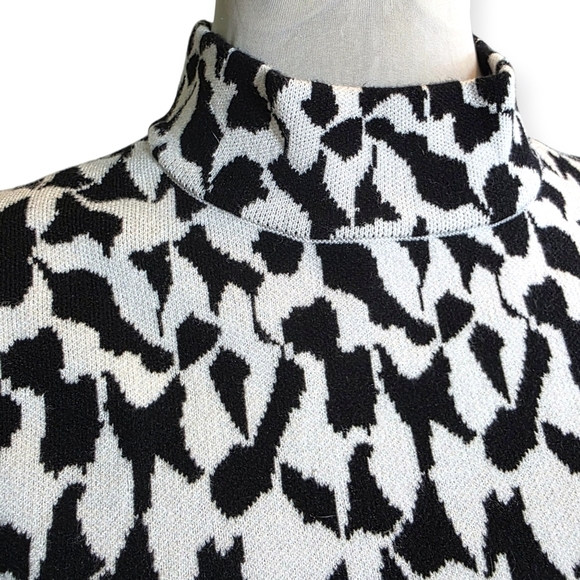 Philosophy Abstract Print Sweater, Black & White, Size Medium - Picture 4 of 7